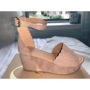 NWT Charlotte Russe Taupe Suede Platform Sandals